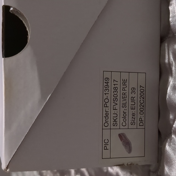 NIB SIZE 8.5 FEVER SOLE SILVER ON SILVER GLITTER SLIP ON SNEAKERS - Picture 8 of 10